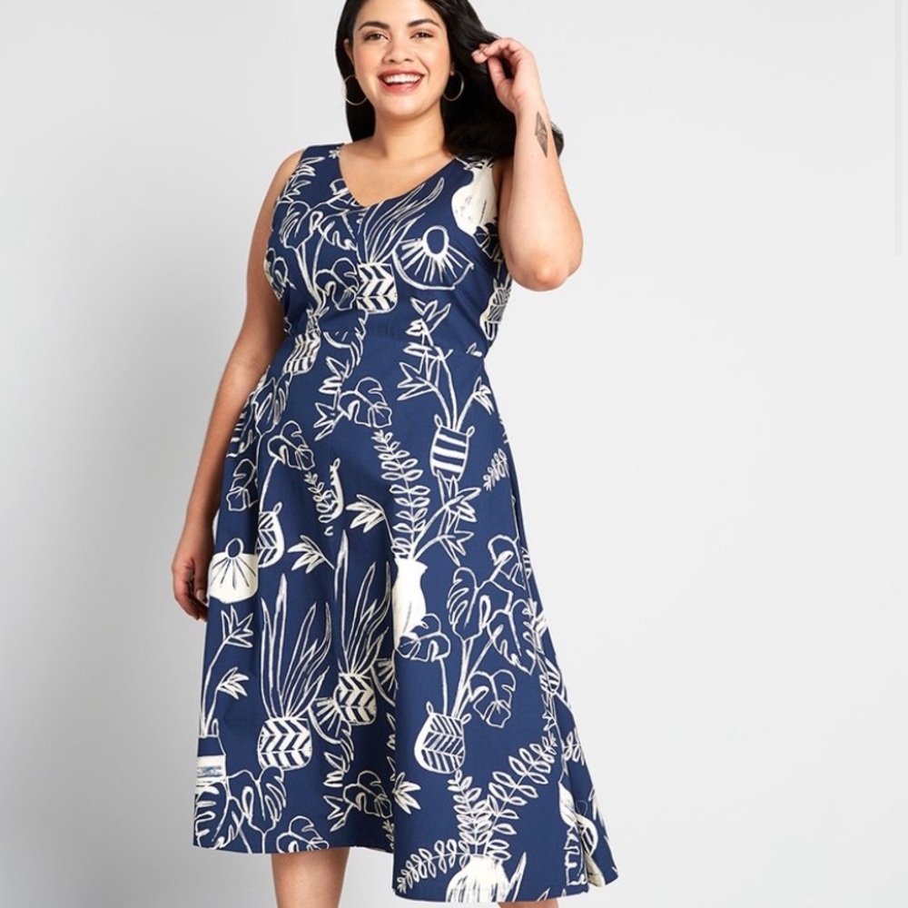 NWT Emily and Fin Full of Character Midi Dress